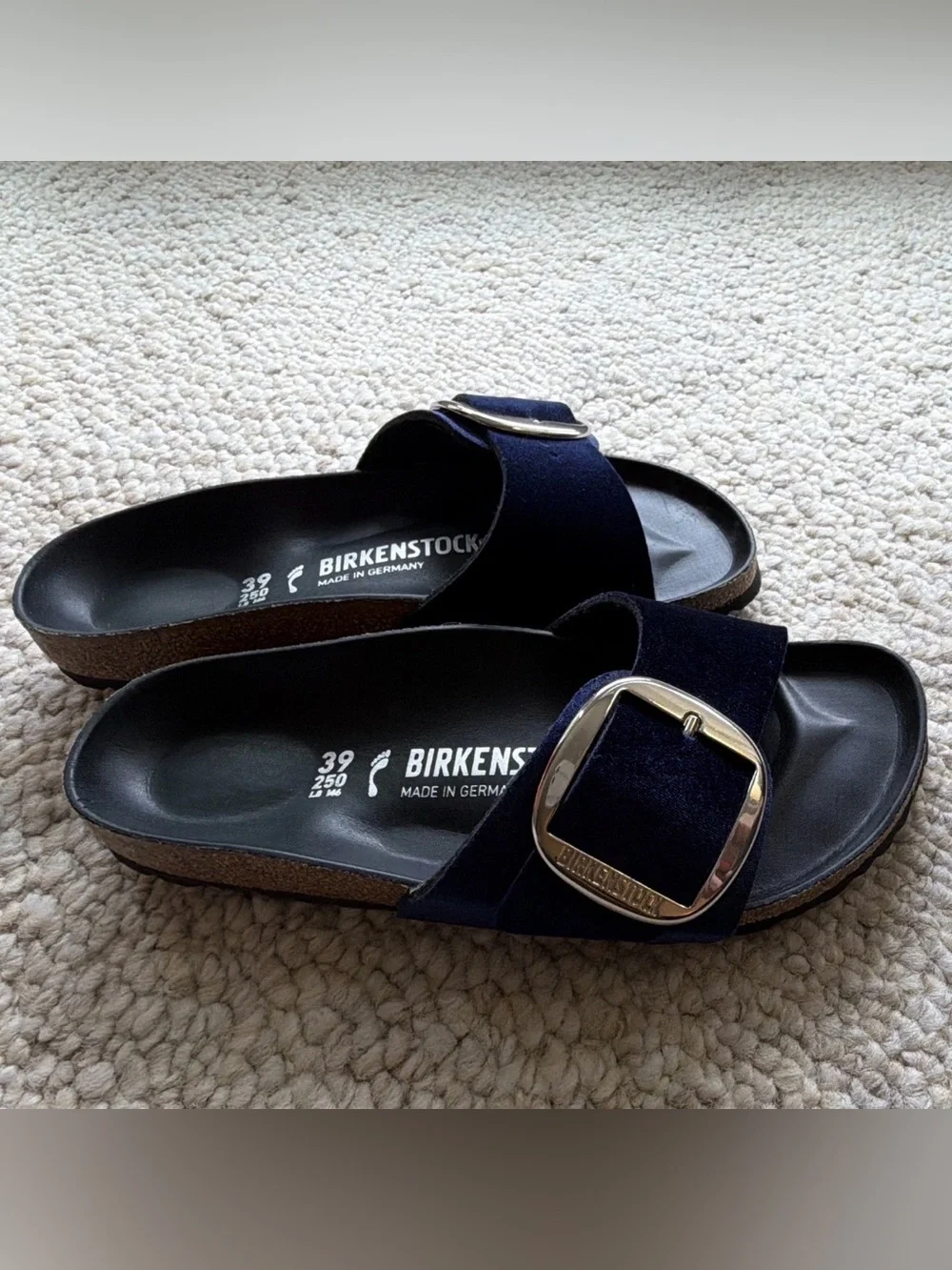 Birkenstock Women’s Arizona Velvet Sandals in Navy with Silver Buckle Size 39 - Picture 2 of 3